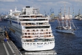 AIDAsol + Sea Cloud (KB-D020511-01).jpg