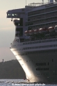 Queen Mary 2 Vorschiff SH-120513-03.jpg