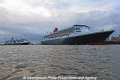 Queen Elizabeth+Queen Mary 2 150712-08.jpg